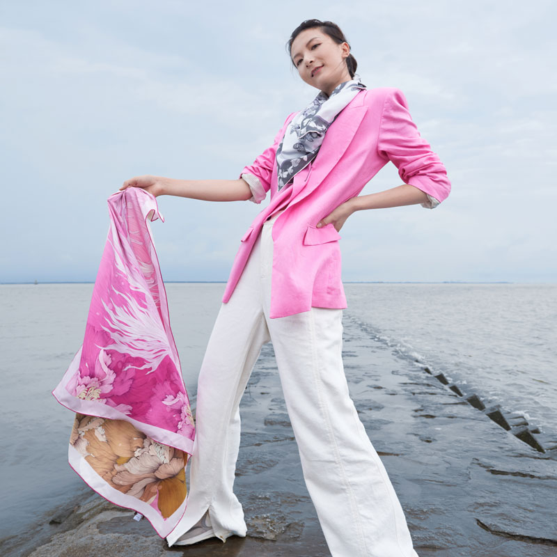 牡丹戏鱼 真丝大方巾