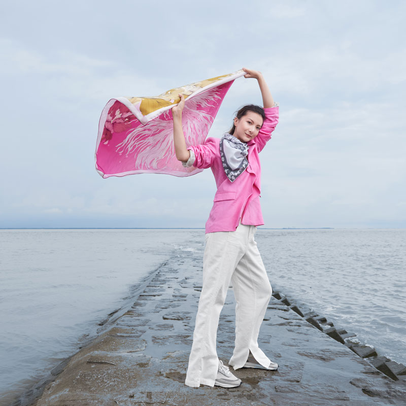 牡丹戏鱼 真丝大方巾